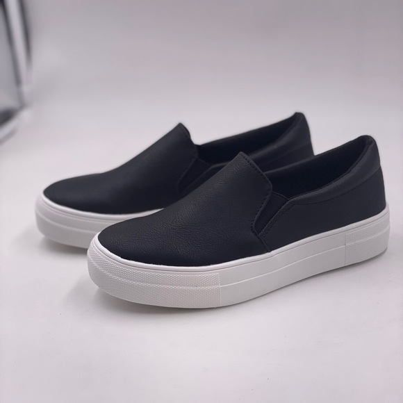 Black slip on sneakers - Picture 9 of 11